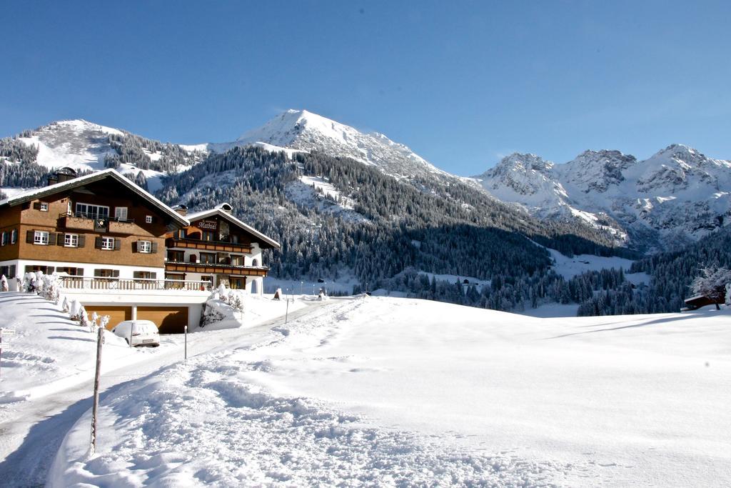 Gaestehaus Mathies Hotel Mittelberg Bagian luar foto