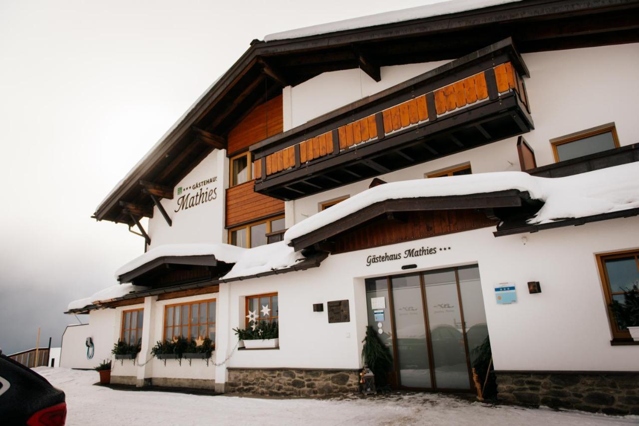 Gaestehaus Mathies Hotel Mittelberg Bagian luar foto