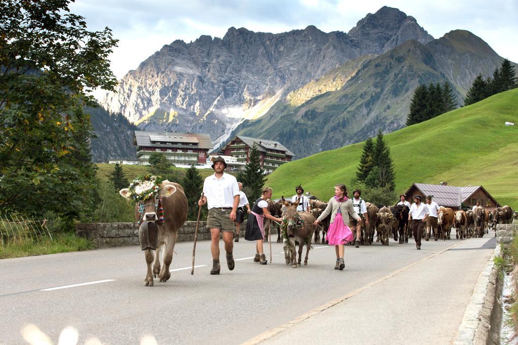 Gaestehaus Mathies Hotel Mittelberg Bagian luar foto