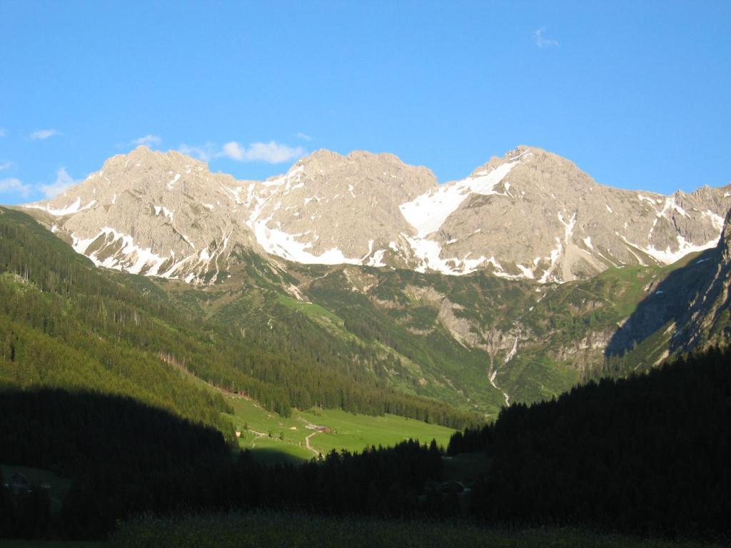 Gaestehaus Mathies Hotel Mittelberg Bagian luar foto