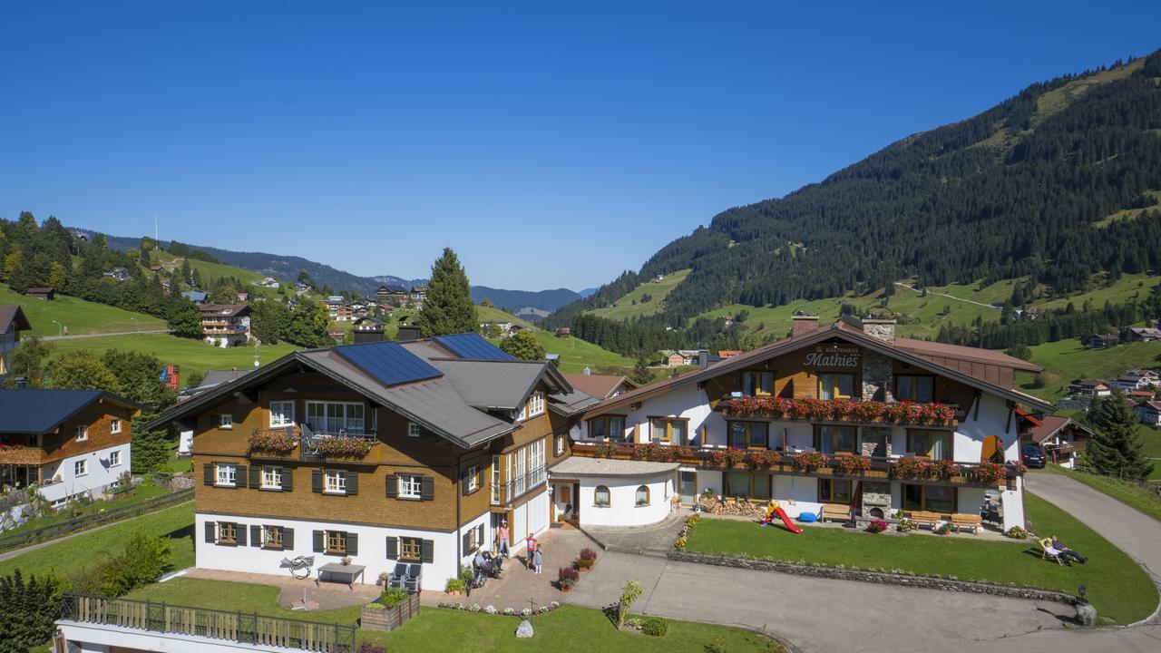 Gaestehaus Mathies Hotel Mittelberg Bagian luar foto